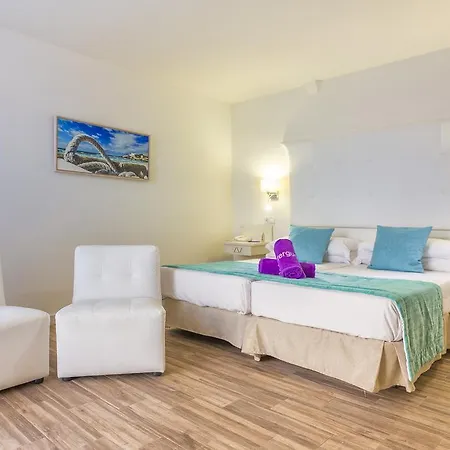 Hotel Fergus Style Cala Blanca 4*