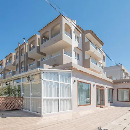 Hotel Nura & 4*