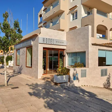 Hotel Nura & 4*