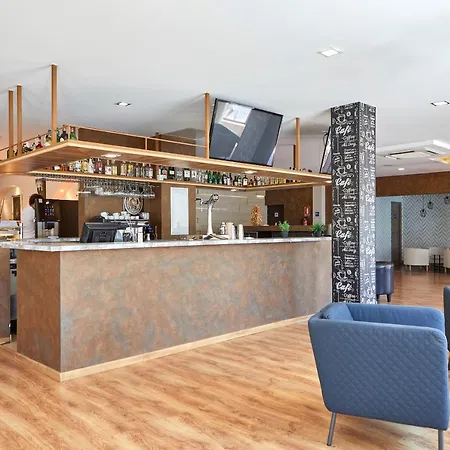 Nura & Hotel 4*