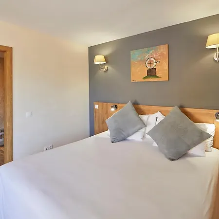 Hotel Nura & 4*