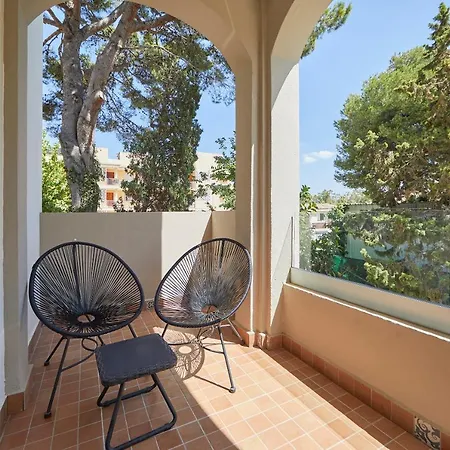 Hotel Nura & 4*