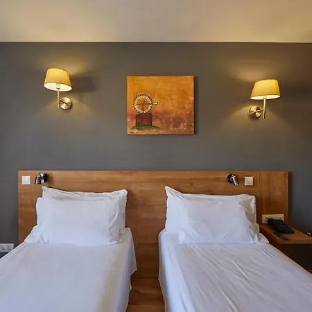 Nura & Hotel 4*