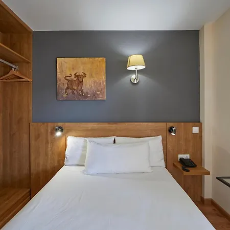 Hotel Nura & 4*