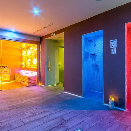 Hotel Nura & 4*